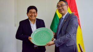 Bolivia y China fortalecen lazos en materia de infraestructura y transporte