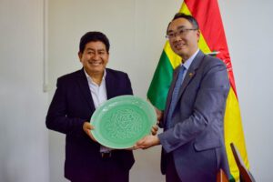 Bolivia y China fortalecen lazos en materia de infraestructura y transporte