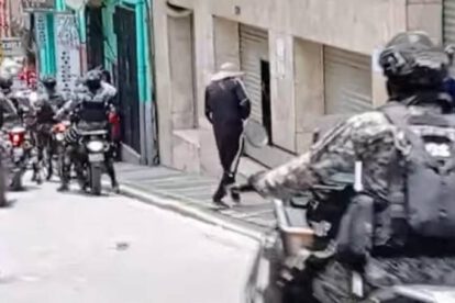 Policía dispersa marchistas evistas en plaza Murillo