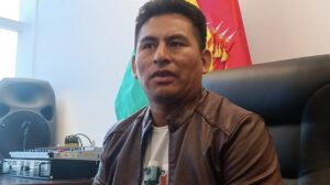 El diputado Gualberto Arispe presenta pruebas contra el exministro Lispergue por enriquecimiento ilícito