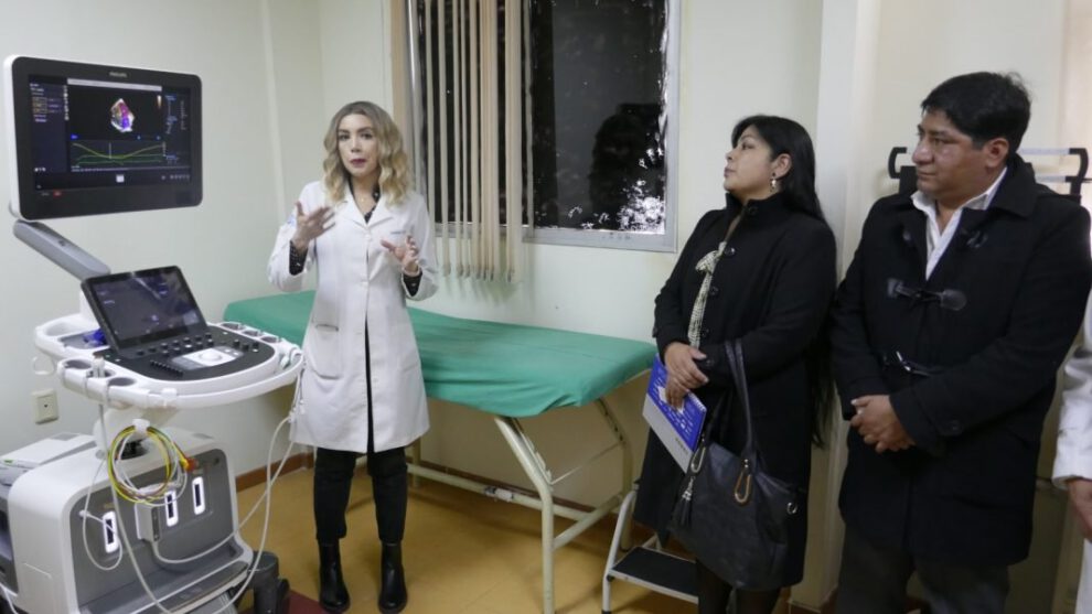Equipo de ecocardiografía de la Caja Nacional de Salud en Oruro