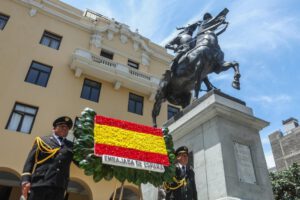Estatua de Pizarro en el centro histórico de Lima