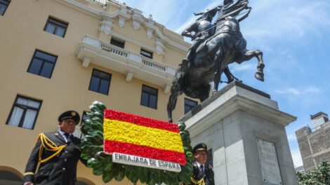 Estatua de Pizarro en el centro histórico de Lima