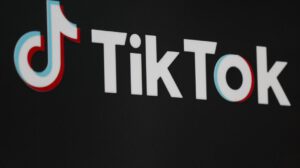 Trump prórroga TikTok y participación del 50% para empresas estadounidenses