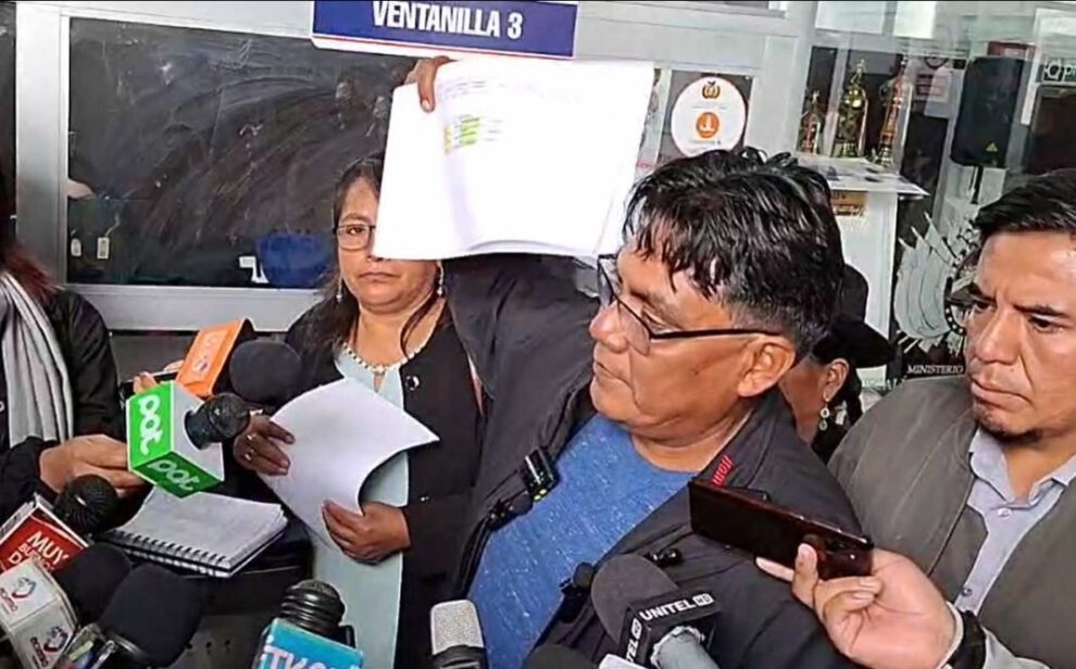 Héctor Arce denuncia a hijos del Presidente por legitimación de ganancias ilícitas