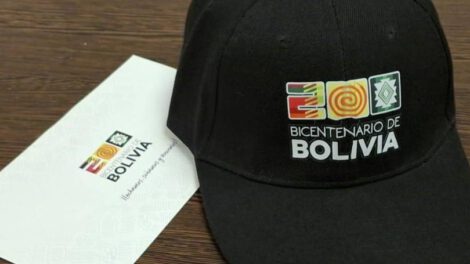 Renuncia del ministro Huanca por compra de gorras chinas
