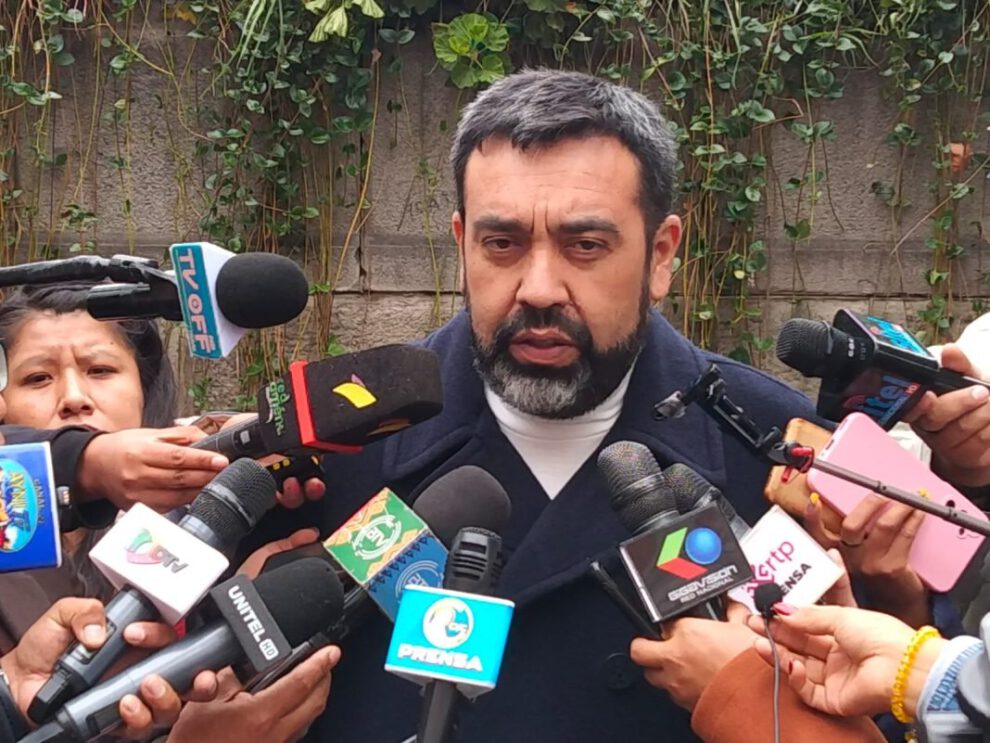 El viceministro Álvaro Ruiz defiende el modelo económico ante críticas empresariales