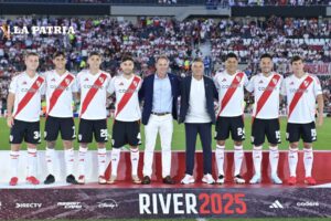 River Plate 2025 presenta su modelo con cuatro campeones del mundo