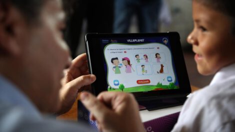 Prohibición de dispositivos electrónicos en escuelas de Nueva York