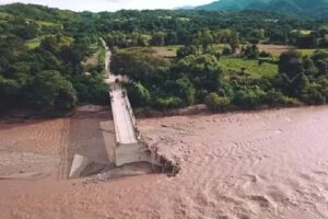 Lluvias en Chuquisaca causan destrucción del puente Monteagudo - Huacareta