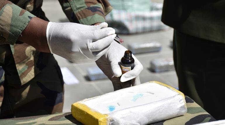 Conductor de minibús aprehendido por transportar cocaína