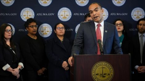 ciudadanía por nacimiento bloqueada por juez federal en Seattle