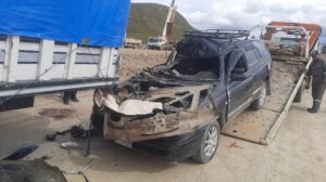 Accidente de tránsito en Oruro con vagoneta y tráiler