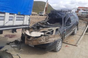 Accidente de tránsito en Oruro con vagoneta y tráiler