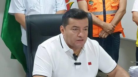 Jhonny Fernández en conferencia de prensa tras denuncia de incumplimiento de fallo constitucional