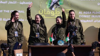 Israel libera prisioneros palestinos en intercambio por rehenes