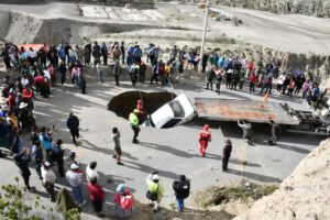 Hundimiento carretera Achocalla-Mallasilla