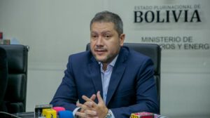 Acoso de los medios en surtidores de combustible