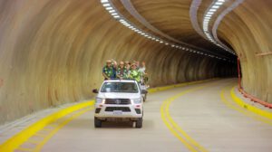 Entrega del túnel Incahuasi en medio de la crisis económica en Bolivia