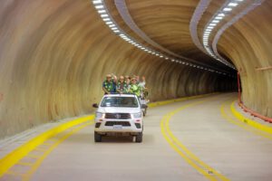 Entrega del túnel Incahuasi en medio de la crisis económica en Bolivia