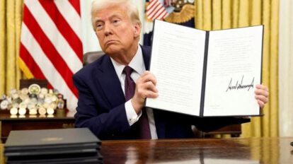 Trump prohíbe tratamientos de transición de género