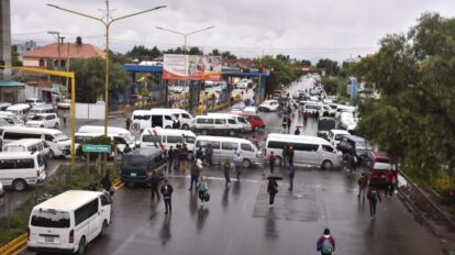 Bloqueos en Quillacollo por aumento de pasajes
