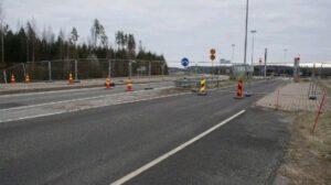 Finlandia cierra frontera con Rusia ante llegada masiva de migrantes
