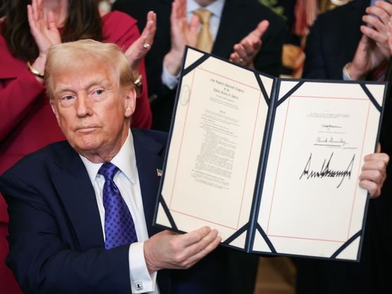 Trump critica programas aéreos tras fatal accidente en Washington D.C.