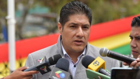 Alerta migratoria exministro Lisperguer