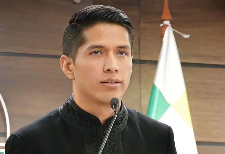 Andrónico Rodríguez rechaza acusaciones de financiamiento político