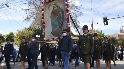 Oruro celebra el Día de la Virgen Candelaria con una emotiva procesión