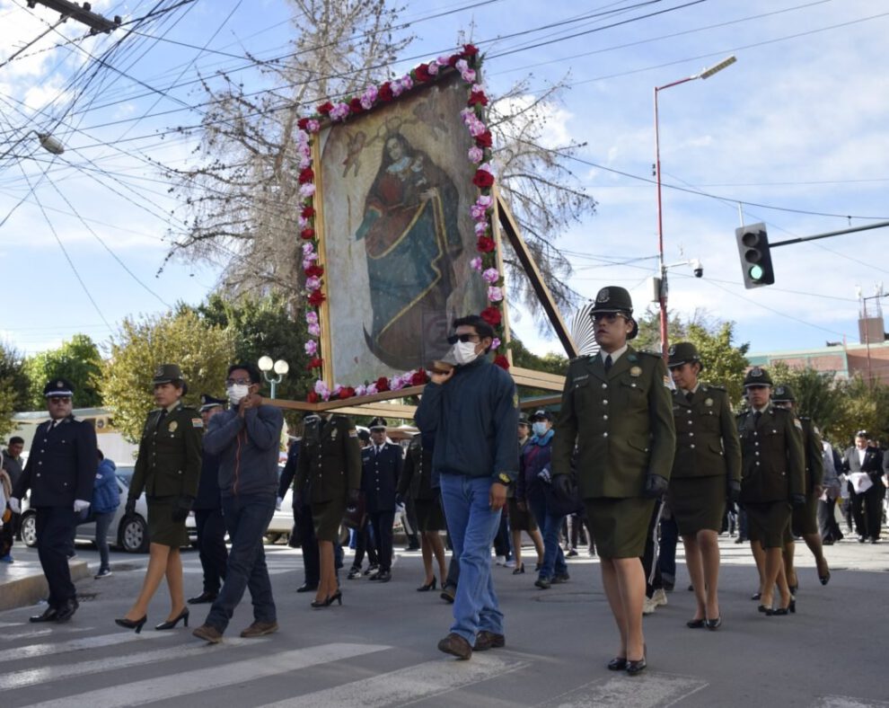 Oruro celebra el Día de la Virgen Candelaria con una emotiva procesión