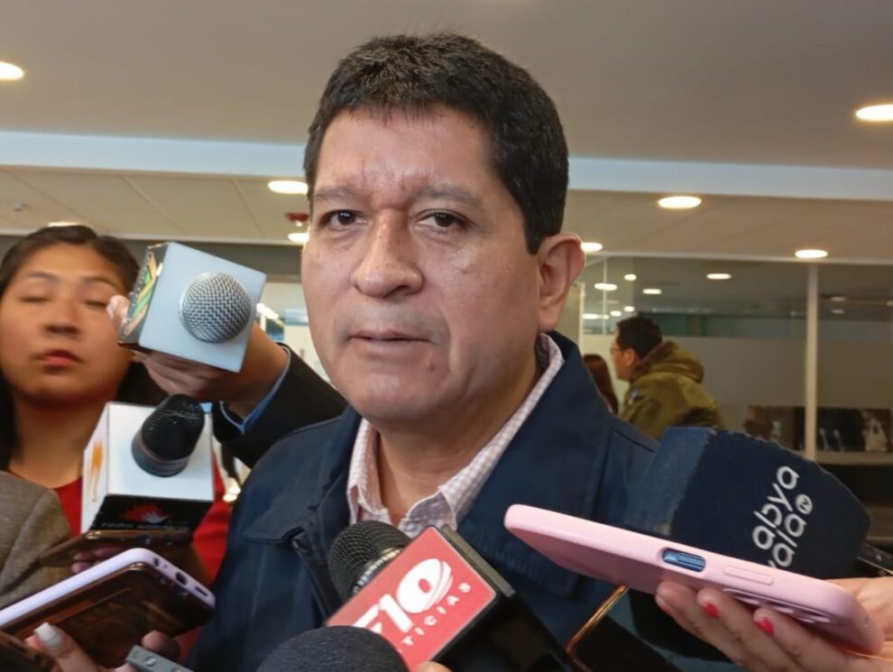 Gestión de créditos en Bolivia por el senador Luis Adolfo Flores