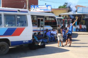 Paro indefinido del transporte en Santa Cruz