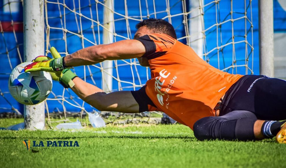 Gustavo Almada no podrá jugar en Copa Libertadores