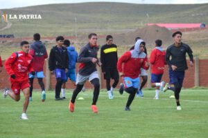 CDT Real Oruro durante el entrenamiento