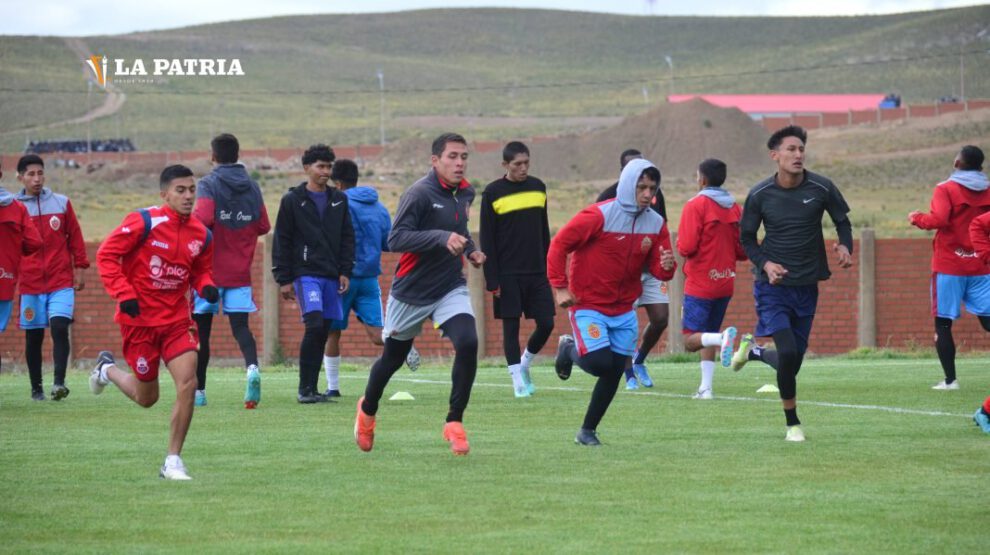 CDT Real Oruro durante el entrenamiento
