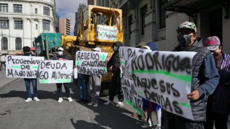 Protesta de empresas de maquinaria pesada en La Paz