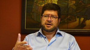 Samuel Doria Medina propone enfoque empresarial para la política boliviana