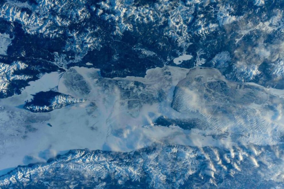 Lago Baikal enfrenta un invierno sin congelamiento total