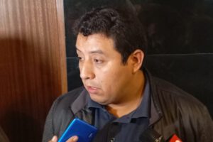 El senador Miguel Rejas en contacto con los medios sobre elecciones judiciales