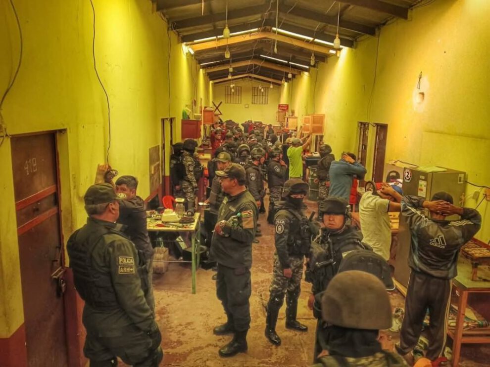 Requisa en penales tras muerte violenta de reclusos