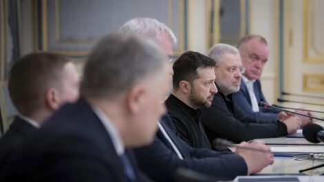 intercambio de minerales raros por ayuda militar de Estados Unidos