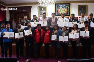 Reconocimiento a dirigentes deportivos en Oruro