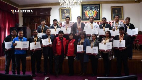 Reconocimiento a dirigentes deportivos en Oruro