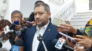 Contrato de litio con empresa china presentado por el ministro Alejandro Gallardo