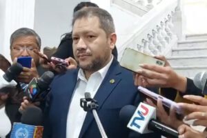 Contrato de litio con empresa china presentado por el ministro Alejandro Gallardo