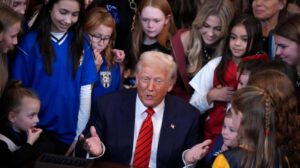 Trump orden ejecutiva atletas trans en competiciones femeninas