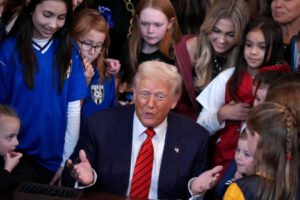 Trump orden ejecutiva atletas trans en competiciones femeninas