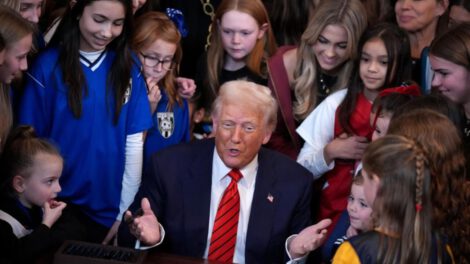 Trump orden ejecutiva atletas trans en competiciones femeninas